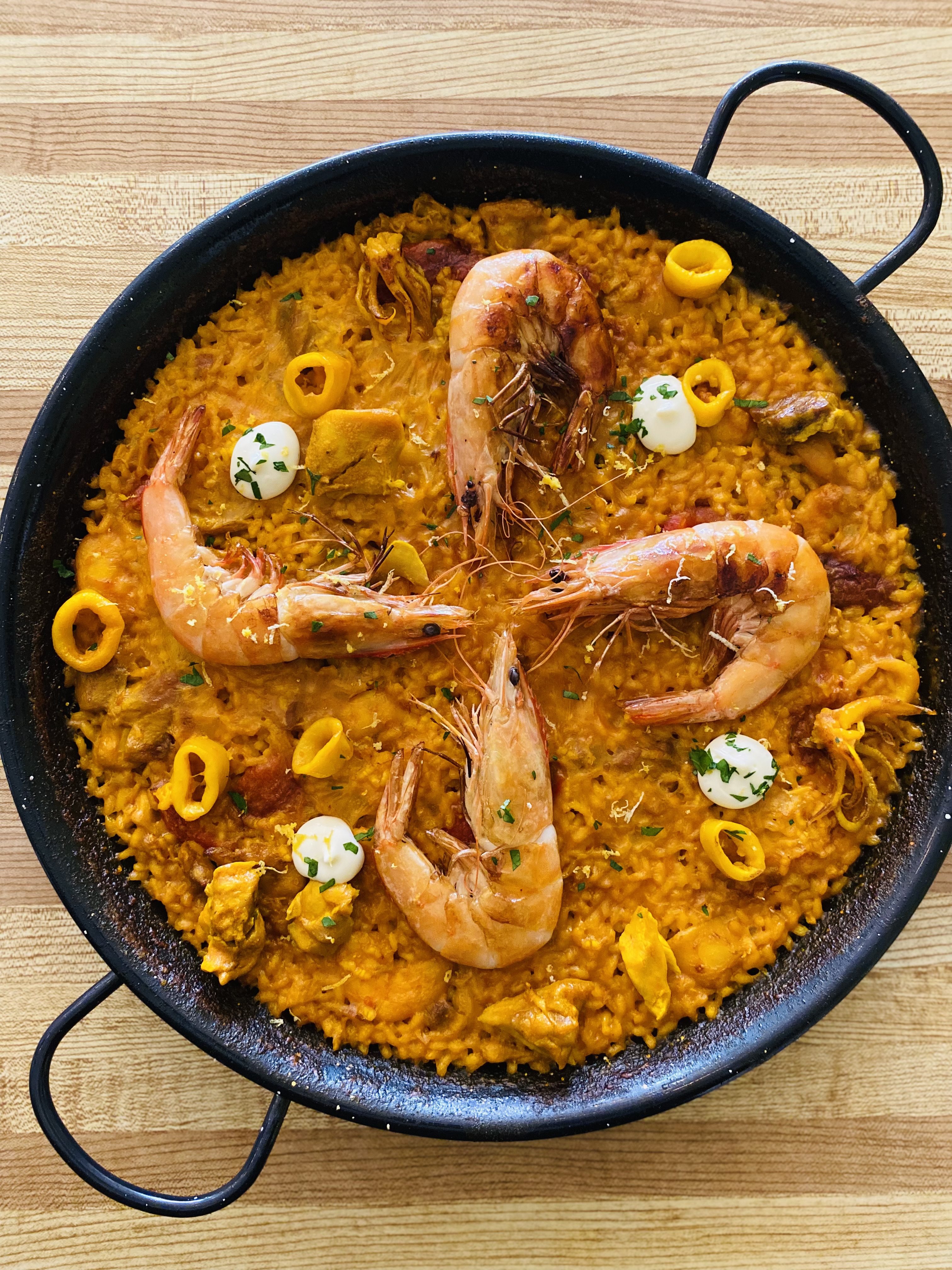 Sharing paella, the Spanish way